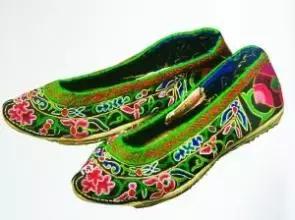 绣花鞋的传统,99两双传统工艺绣花鞋