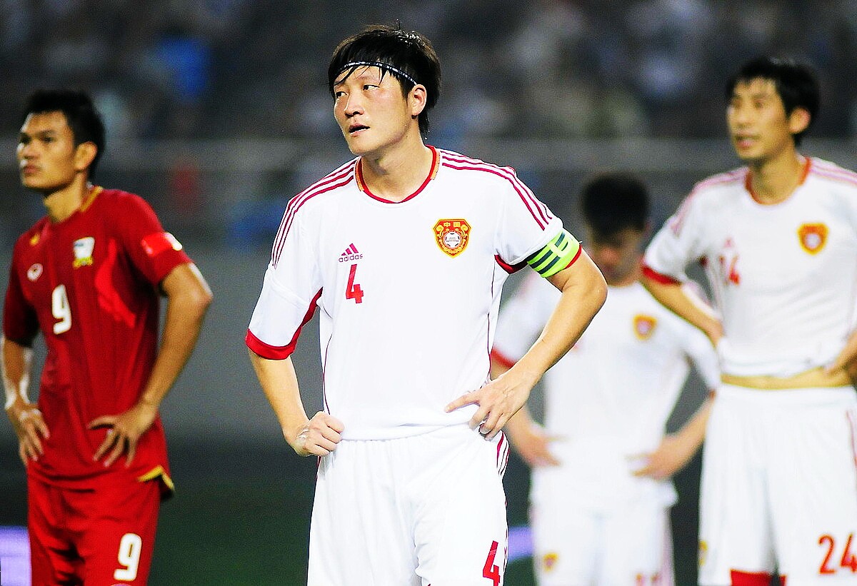 石柯离谱失误遭山东队友红牌特写,石柯在鲁能的表现