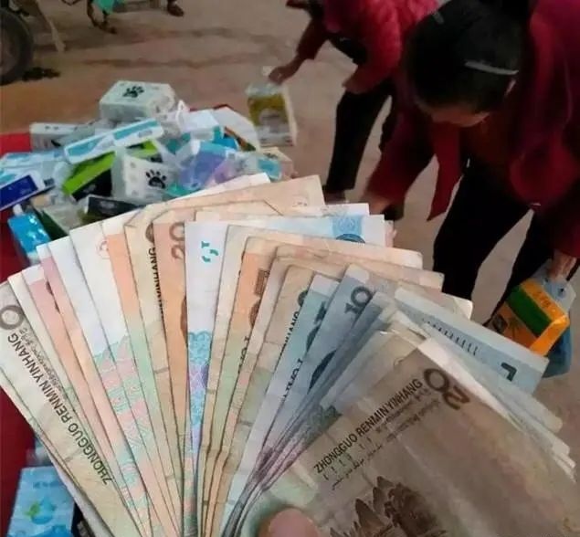 农村摆地摊卖什么最好赚钱,农村市场摆地摊卖什么最好赚钱