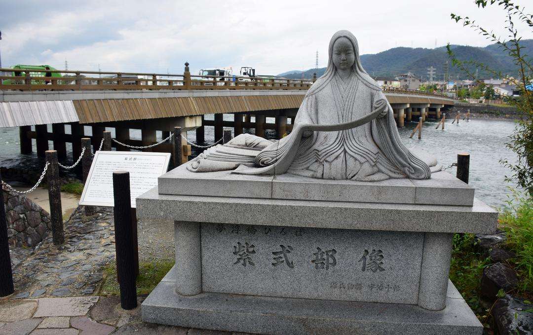 5000日元上的少女：24岁离世的文坛传奇