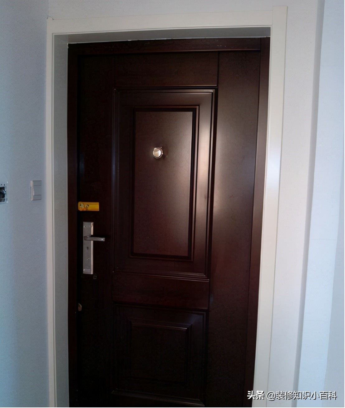 装修白色的门好还是深色的门好,家里装修用什么款式的门比较好看