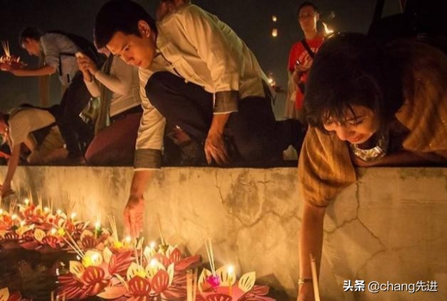 泰国水灯节过程,泰国水灯节为什么要哭