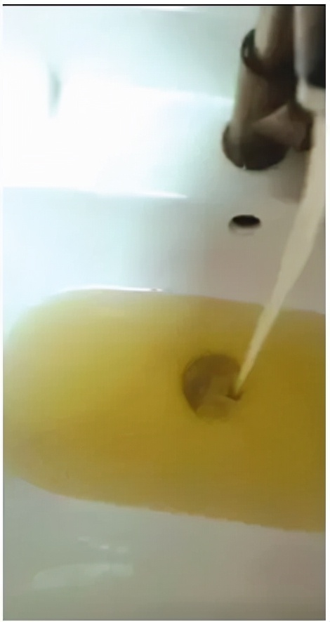 事发华溪龙城!132户居民家自来水管流出暖气水