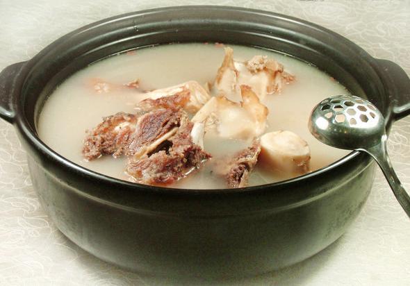 无论炖什么肉记得加三样料,牛骨头汤如何煮汤白肉不柴