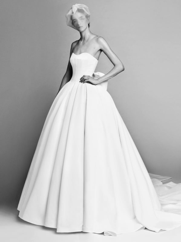 如何挑选合适自己的缎面婚纱,如何根据新娘身材挑选婚纱