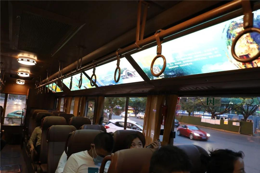 “当当......”快上车，成都的夜生活开始了