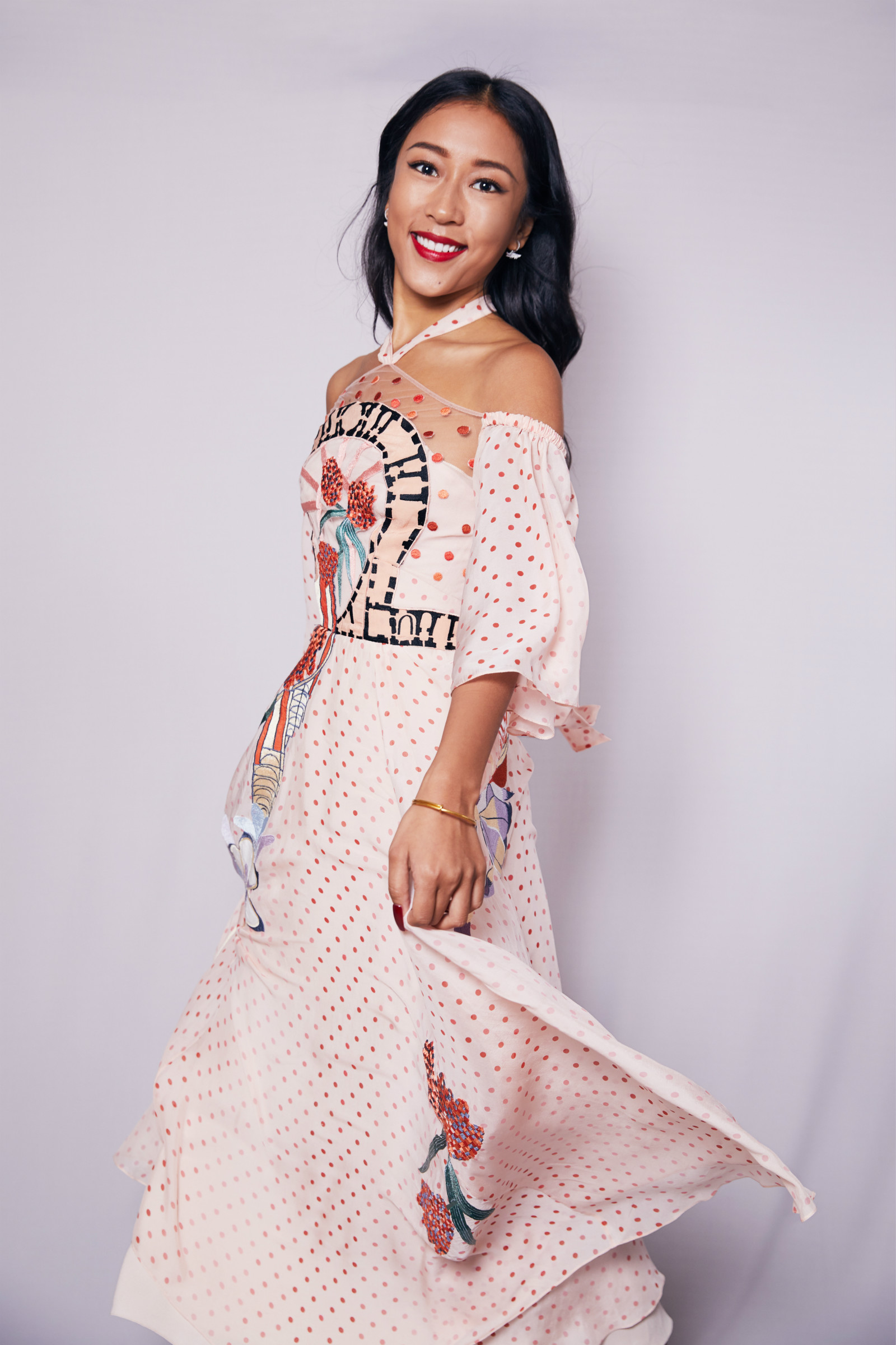 手臂粗肩膀宽怎么穿露肩吊带上衣,肩宽女生露肩穿搭怎么选