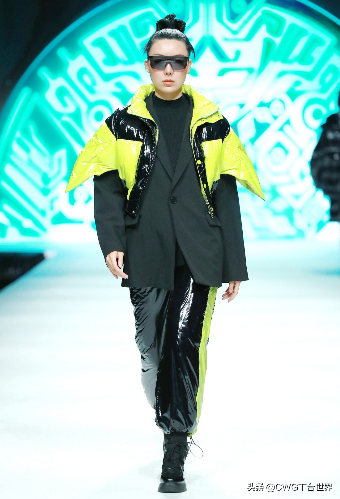 亦帛时尚羽绒服是品牌吗,亦帛时尚2021冬羽绒服发布会