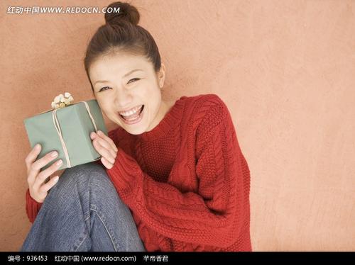 谈恋爱期间送什么礼物合适给女生,初次谈恋爱送什么礼物给女孩