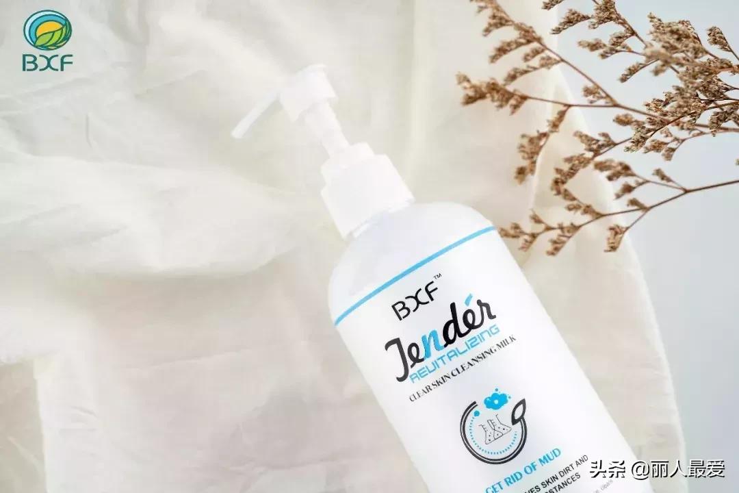 有的女生表面上光鲜亮丽,有的女生表面上白白净净的