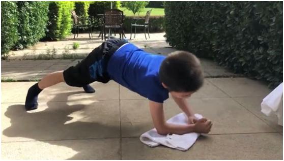 嗯哼六岁,嗯哼6岁