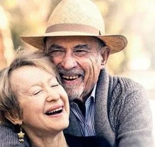 欧文亚隆现状,欧文亚隆的妻子几岁去世