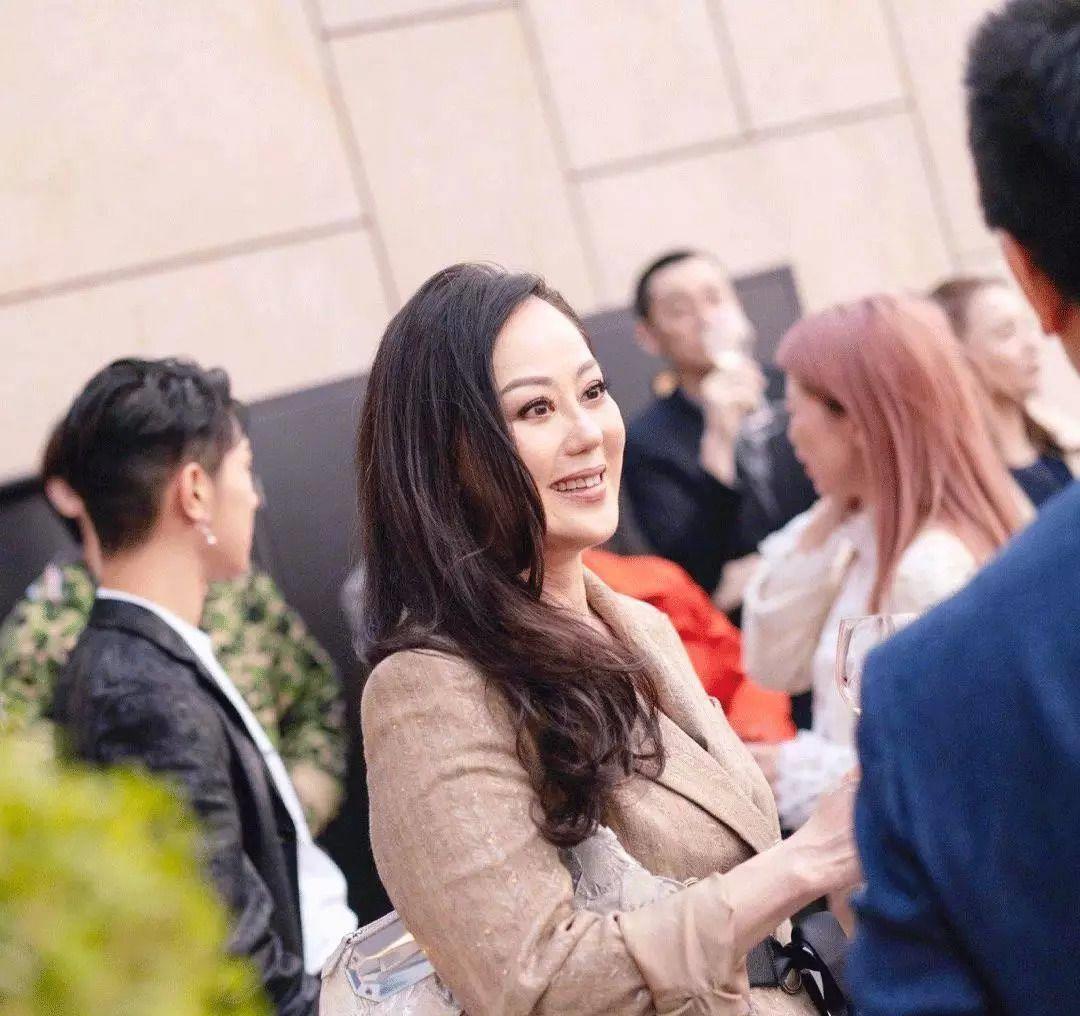 章小蕙花光两个亿,章小蕙亿万富豪