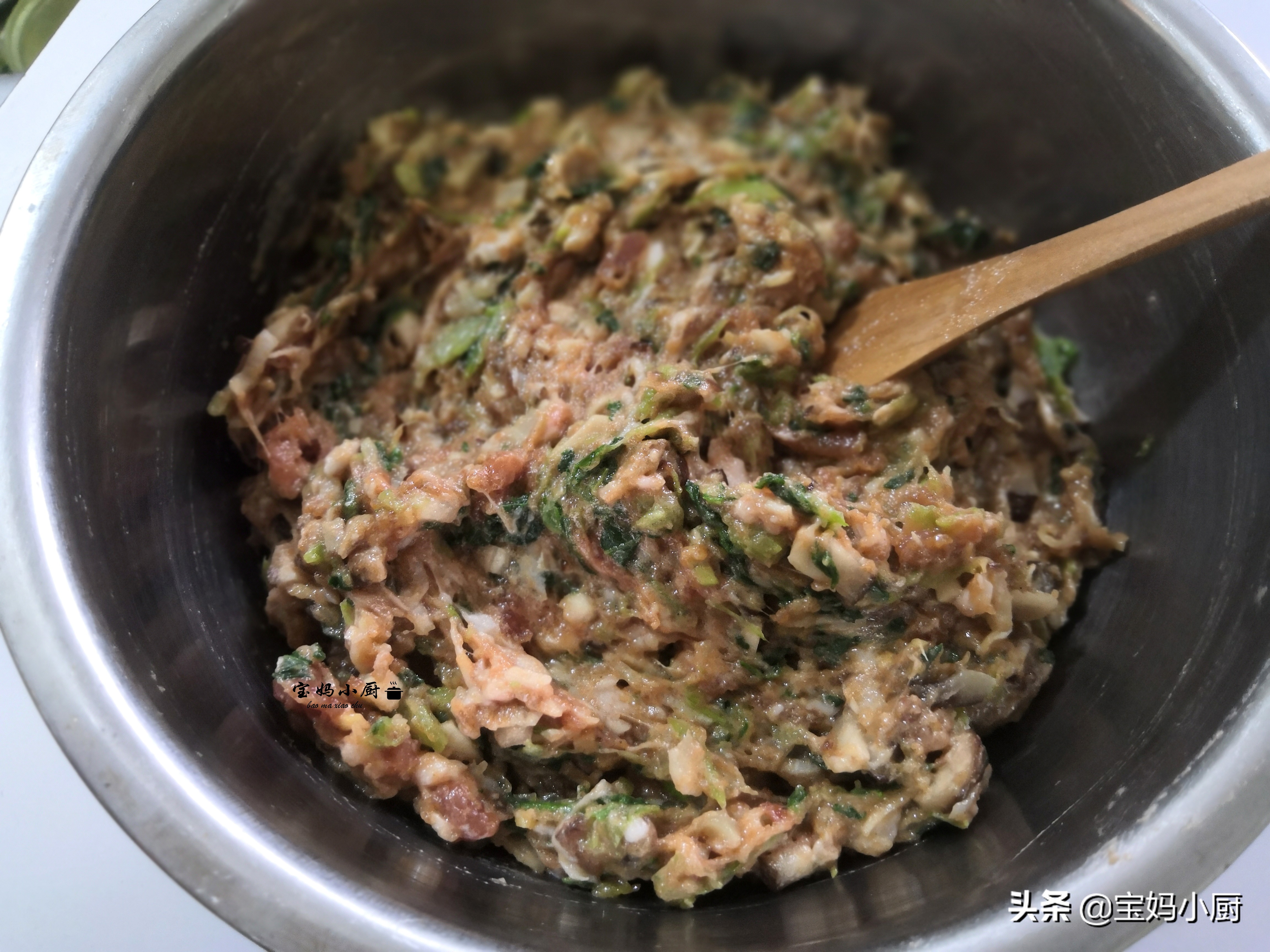 早餐就爱吃蒸饺，比包子省事，软乎乎，一咬直冒汁，放一天都不硬