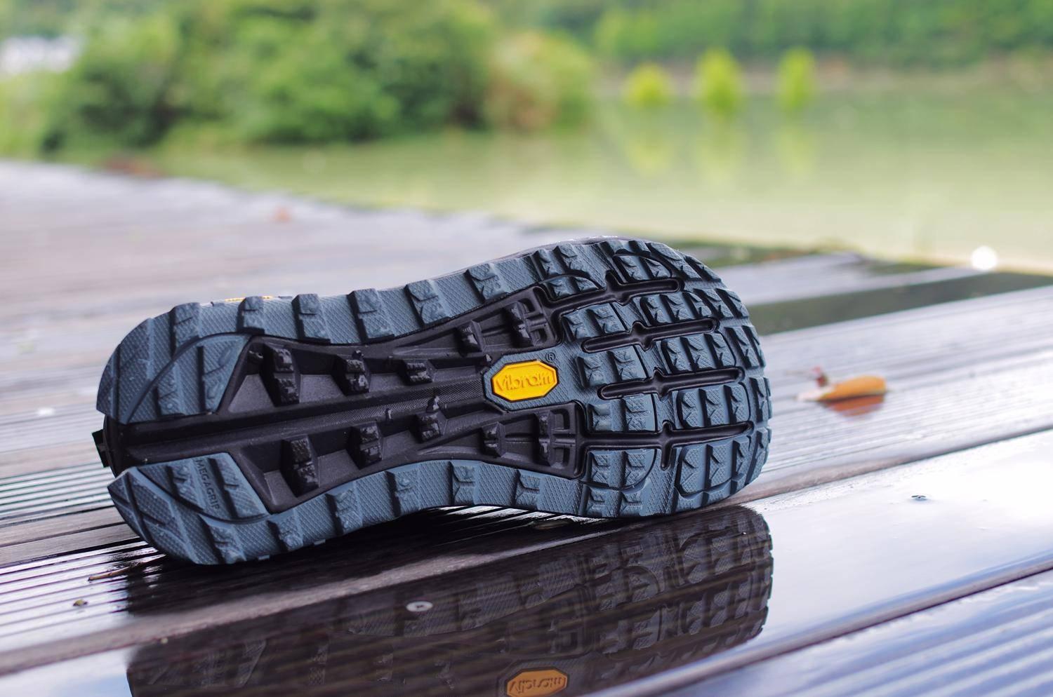 旅游登山必备的装备有哪些,户外徒步登山带什么