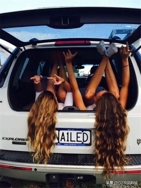 拍照时怎样克服不看镜头的尴尬感,解决拍照尴尬的技巧