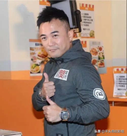 他为了一个机会，下跪争取，奈何“尊严不值钱”，靠拳头打出名堂