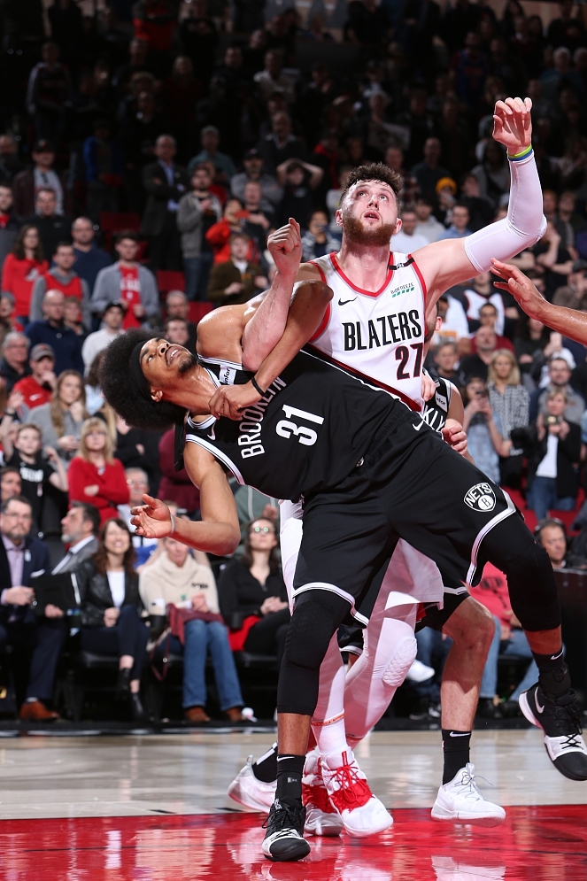 韦世豪爆铲运动员怎么样了,韦世豪脏动作合集