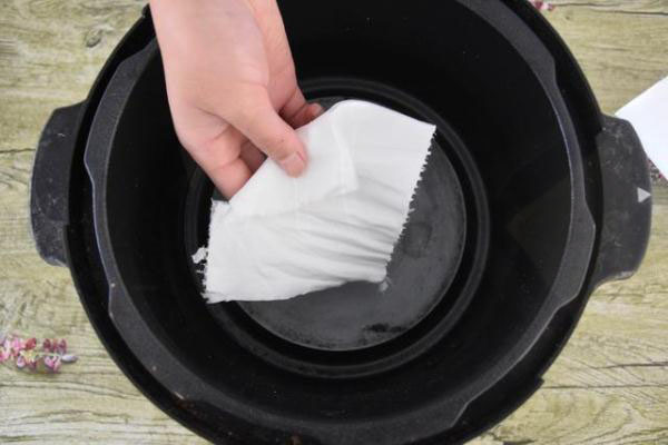 怎样洗电饭锅加热盘,电饭锅加热盘的清洗方法