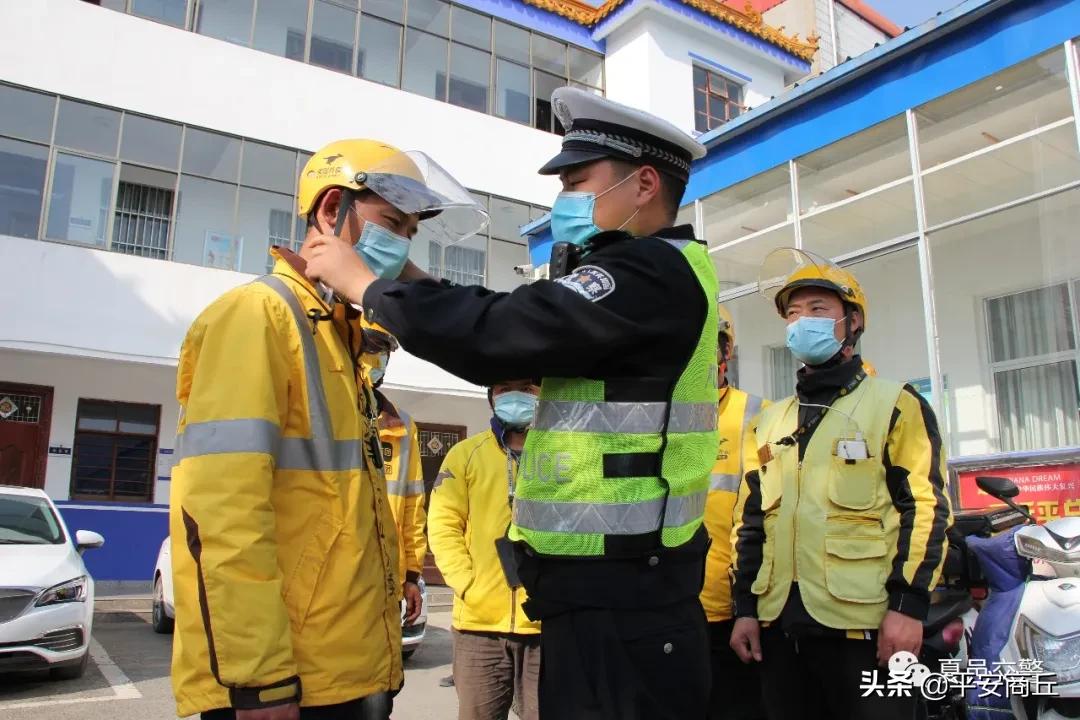 交警大队一盔一带主题宣传措施,一盔一带安全宣传交警