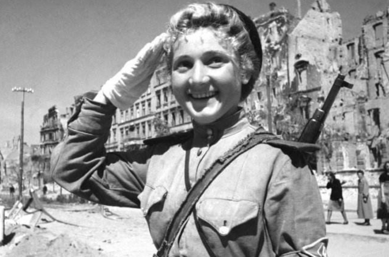 冷战美苏争霸两极格局有何区别,美苏争霸结束是不是就是冷战结束