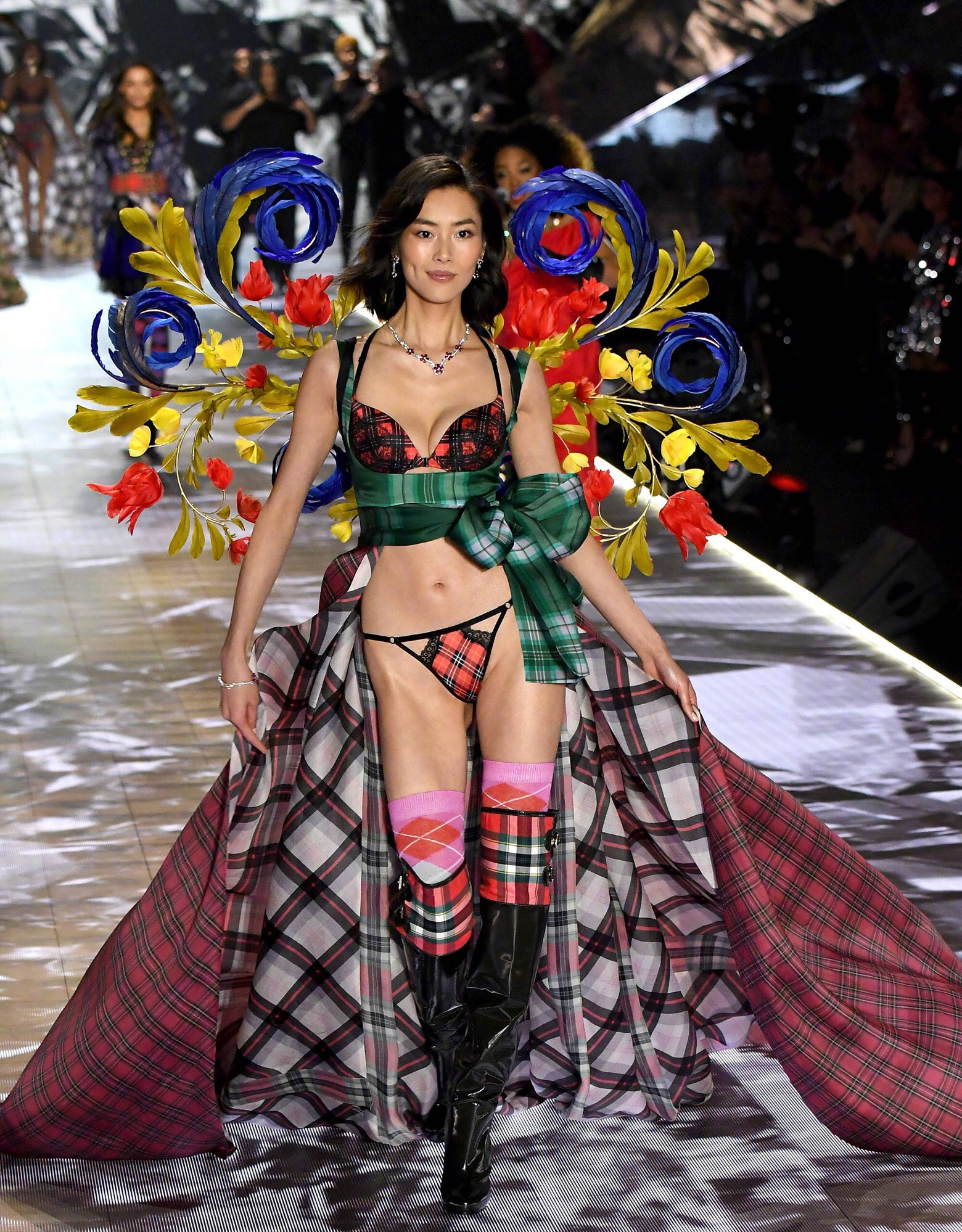 2018维密秀中国三大超模走秀现场,维密超模走秀十大经典视频