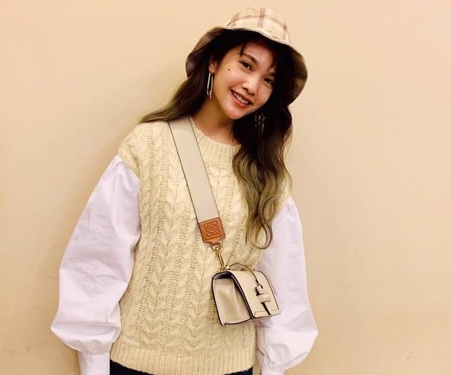 杨丞琳IG平台上晒奢侈品家底，3枚lv包加2枚celine，粗算超10万