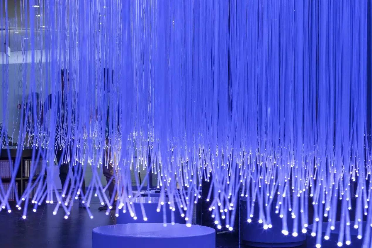 光纤通信里的光导纤维是什么,光纤传输数据原理