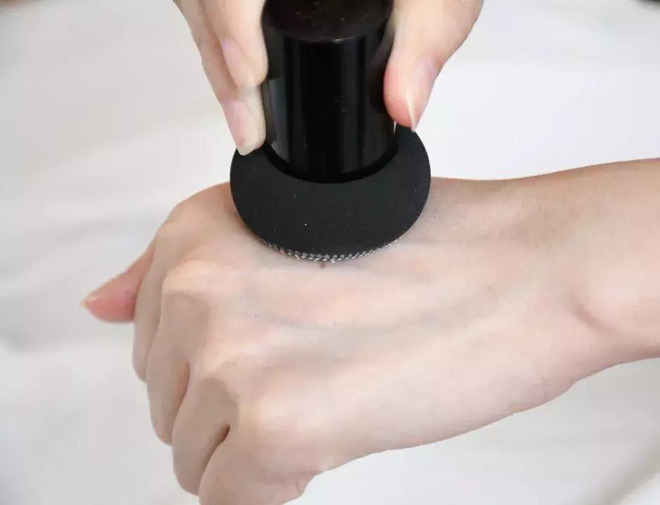 12小时不脱妆保湿提亮遮瑕,春夏妆容持久不脱妆的秘密