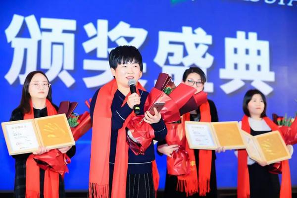 「年会回顾」“同心同行筑梦远航”麦丰装饰2020年度盛典