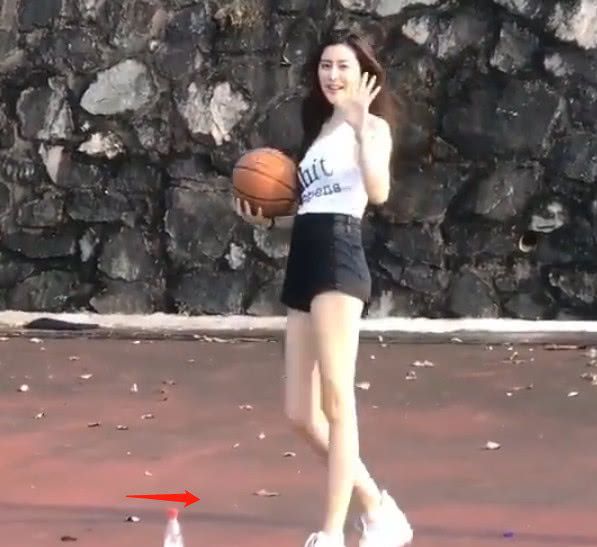篮球场长腿女生,篮球场长腿女神