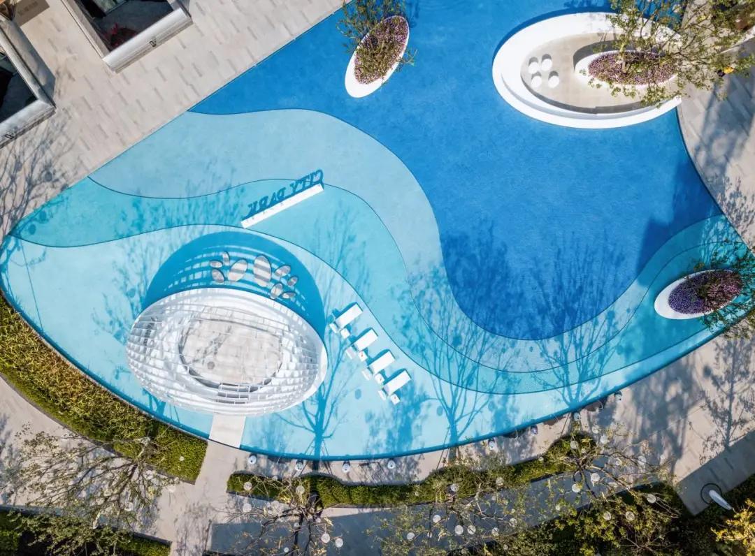 夏日清凉好去处泳池,夏日玩水胜地无边际泳池