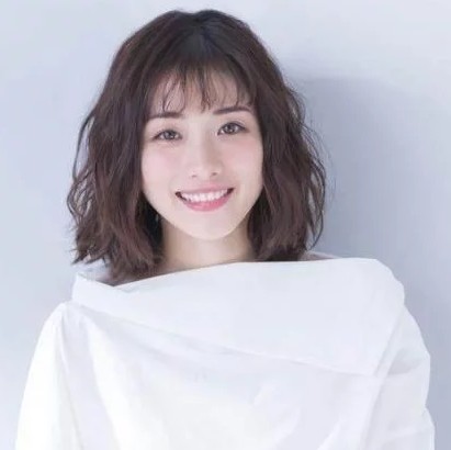 圆脸女生适合的发型有哪些,适合圆脸女生的发型有哪些