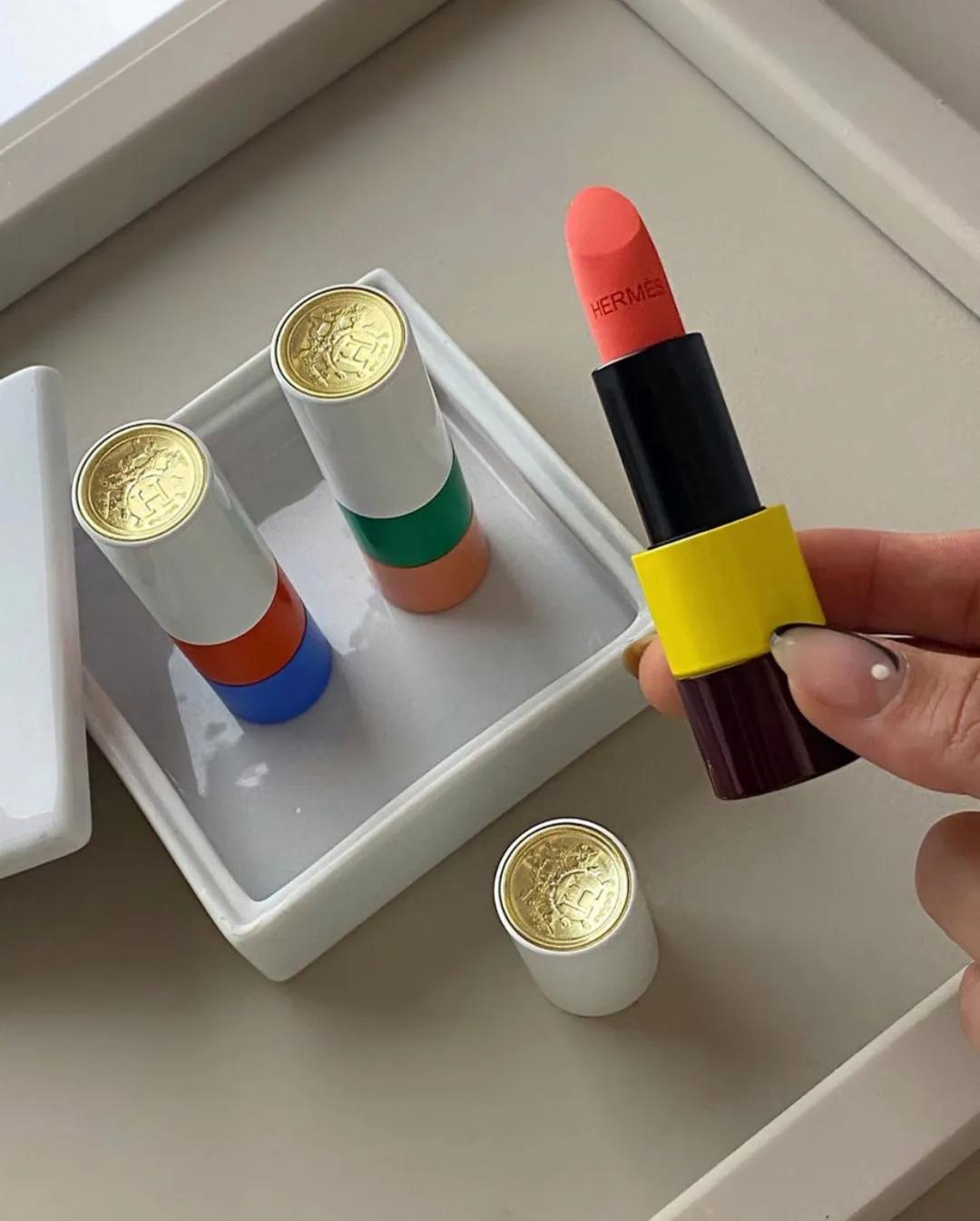 大型真香现场！爱马仕口红真的来啦！网友“设计一言难尽”