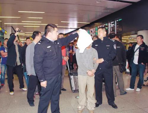 在机场被搜出毒品,假如包里被人放了毒品