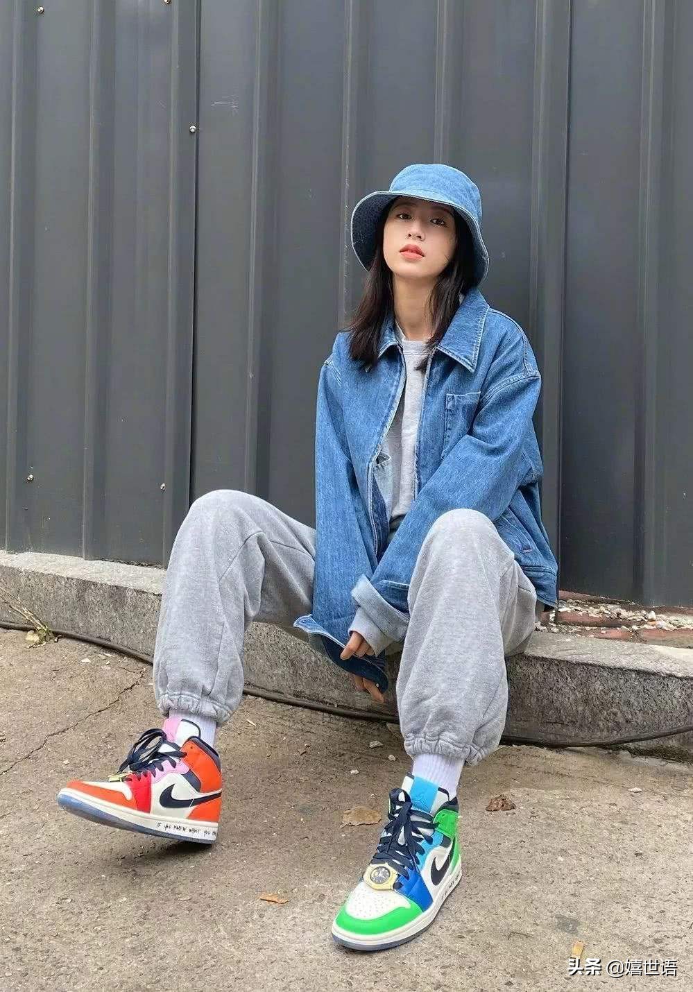 周雨彤穿板鞋图片,周雨彤spell牛仔裤穿搭