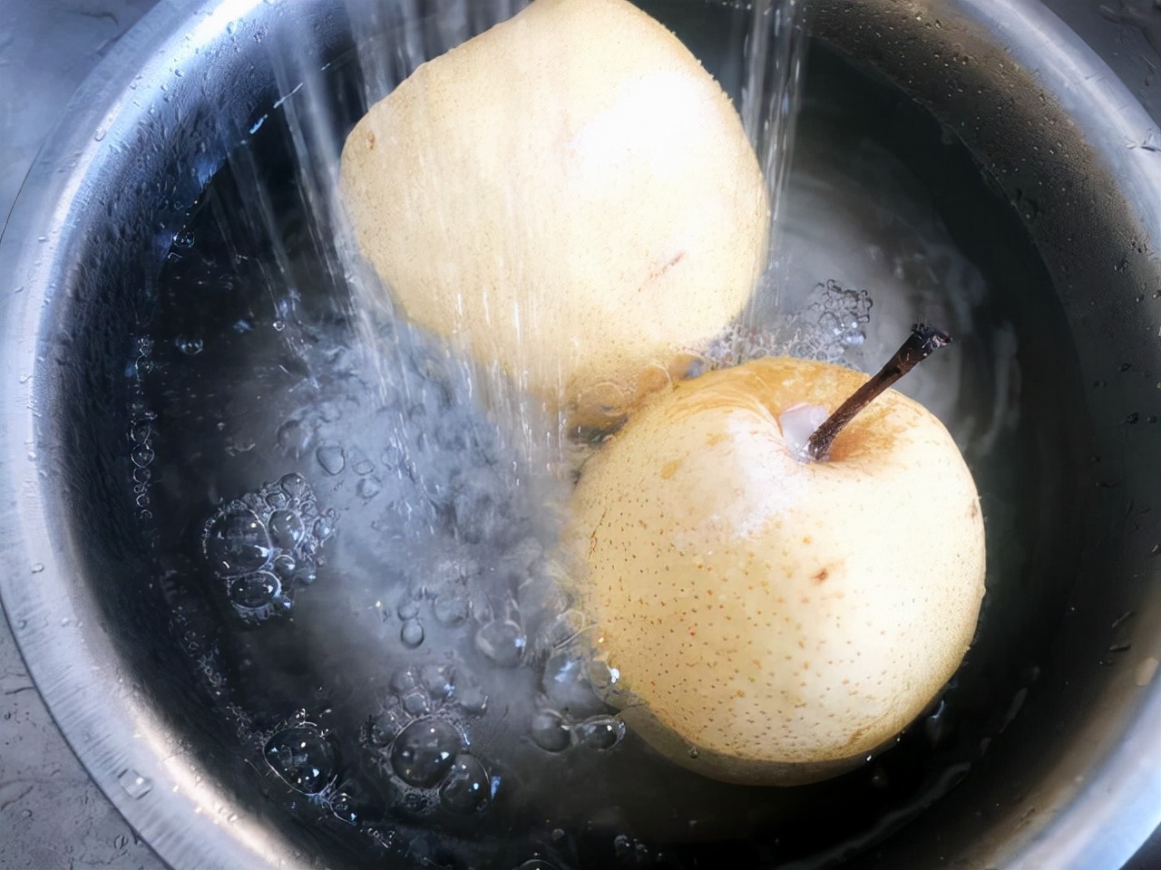 红酒雪梨秋天可以做吗,冰糖红酒雪梨的正确做法