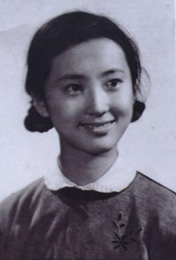 2段婚姻，和丈夫剃度出家，41岁病逝，父亲跪在地上埋怨自己