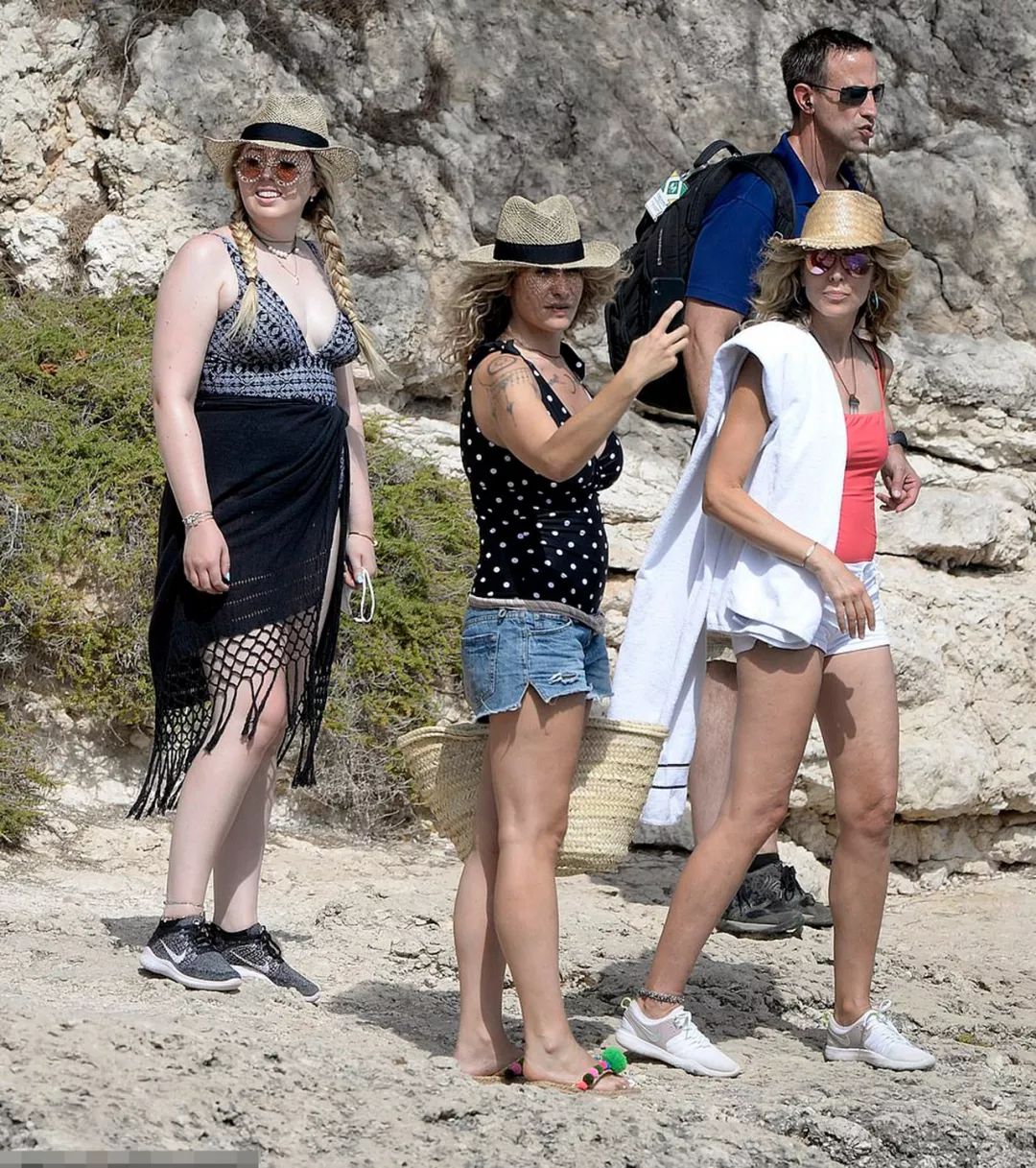 特朗普女儿穿旗袍,特朗普小女儿写真照