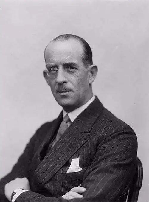 菲利普亲王一生获得无数荣誉,菲利普亲王年轻时