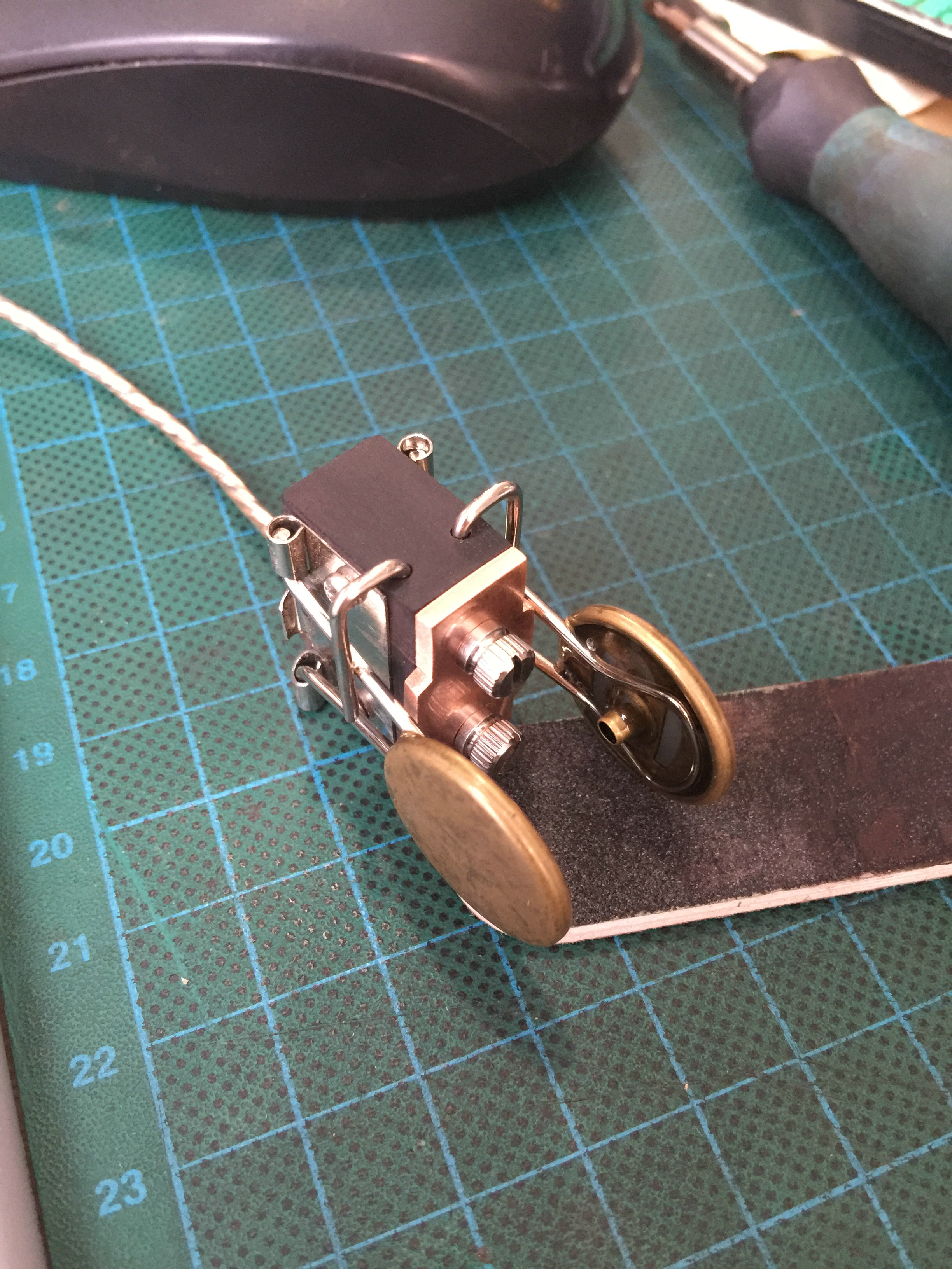 看这位爱好者DIY的夹子双桨自动键怎么样?