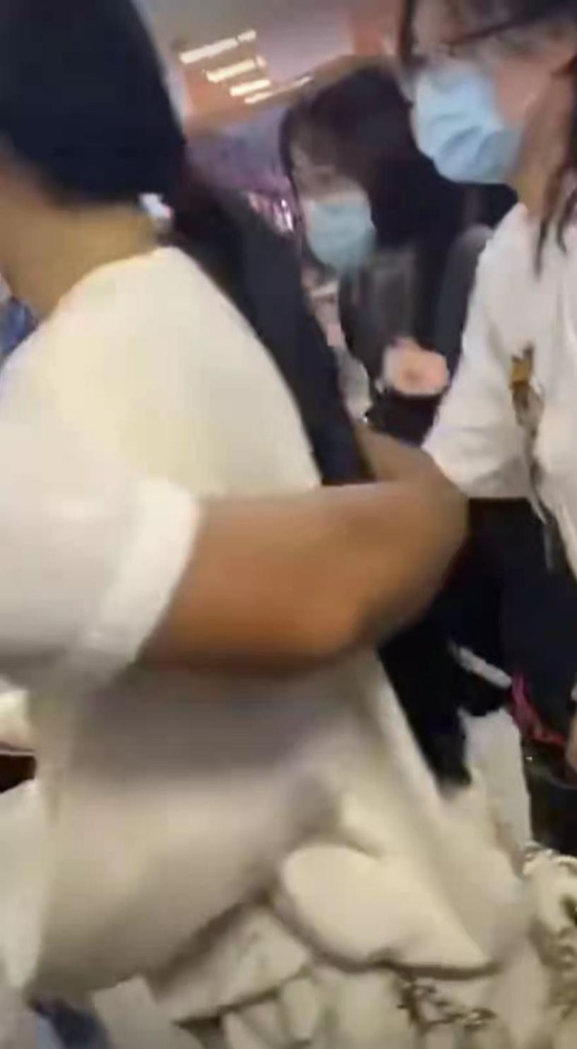 韩国女团成员被骚扰,韩国女团被指遭揩油