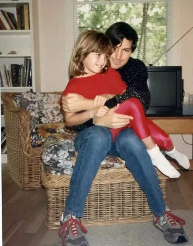 苹果弃女丽萨:不被乔布斯承认的长女,父亲临死前还羞辱她像厕所