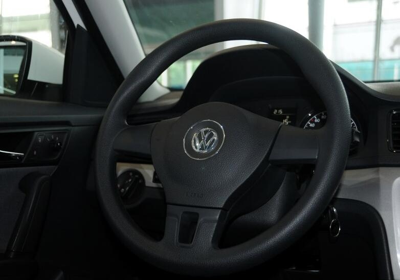 6年车龄的大众朗行值多少钱,朗逸两厢车和朗行有什么区别