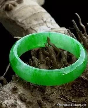 怎么辨别翡翠手镯好坏图解,翡翠手镯好坏最简单方法