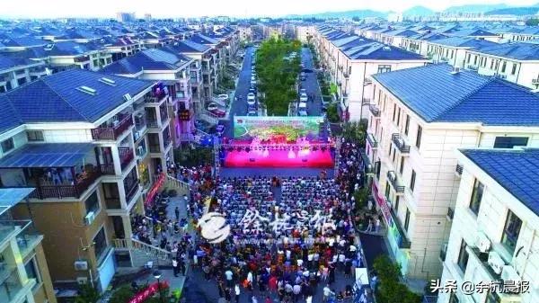 观众鼓掌欢呼起来,观众欢呼现场