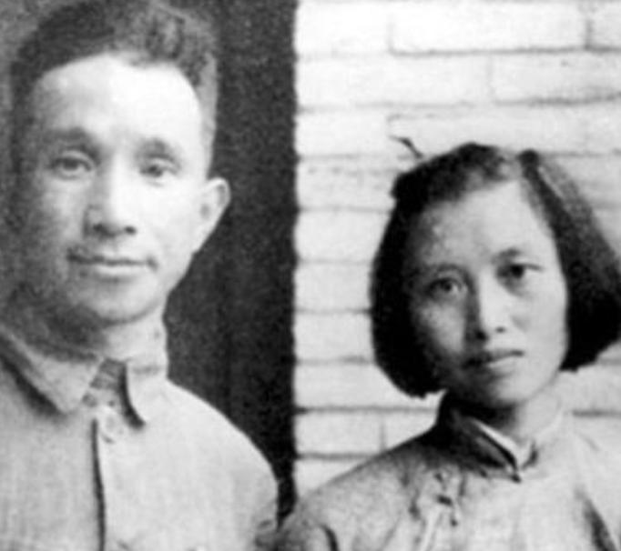 陈毅元帅幼子陈小鲁，和粟裕女儿成婚，晚年两人环游世界