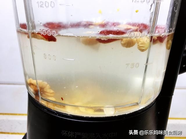 打豆浆不要放米太黏了,打豆浆不要煮熟的豆子可以吗