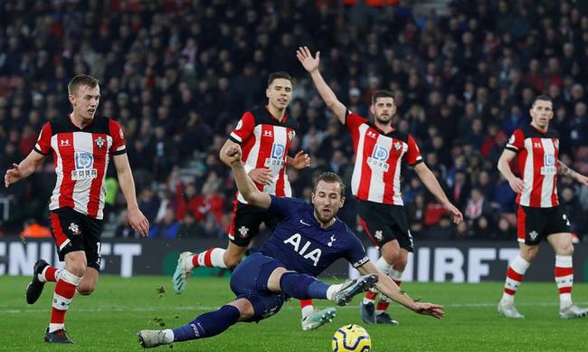 英超争四热门踢出耻辱,英超球队争四概率利物浦仍被看好