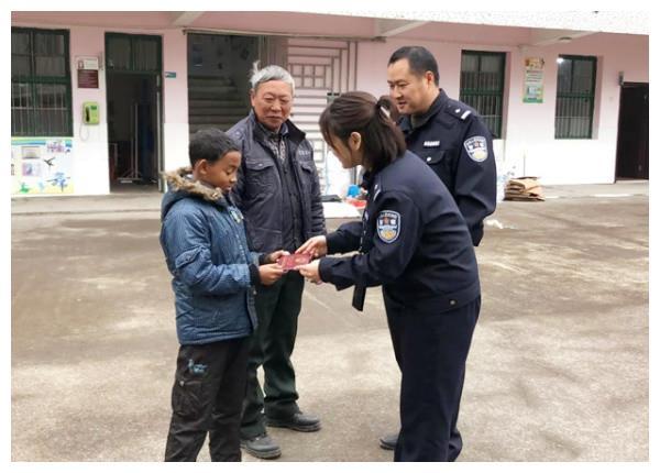 11年前,浙江农村奶奶收养了一个黑人小孩巴比,后来他怎么样了?